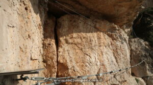 Puente nepalí 8 m - Vía Ferrata Tossal de les Venes de Rojalons - RocJumper