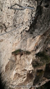 Descenso cadenas - Vía Ferrata Tossal de les Venes de Rojalons - RocJumper