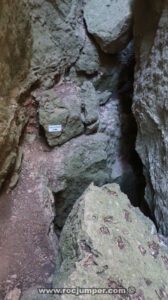 Entrada cueva - Vía Ferrata Tossal de les Venes de Rojalons - RocJumper