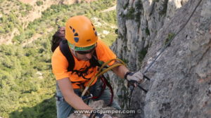 Saliendo Desplome Tramo 3 - Vía Ferrata Penyaflor - Els Reguers - RocJumper