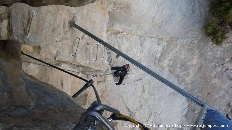 24-via-ferrata-centelles-baumes-corcades-escalera-barra