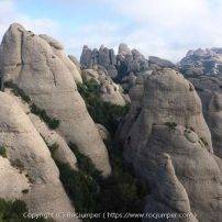 Vía Aresta Brucs del Mirador de la Miranda (IV+, 60 m) - Vía Aresta Brucs de la Saca Gran (V, 85 m) (Montserrat, Barcelona)