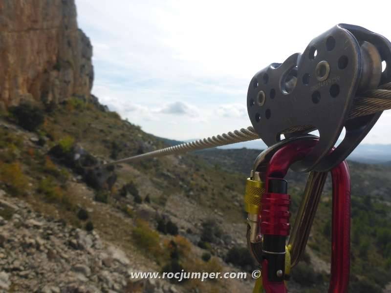 Vía Ferrata Roca Figueral K3 (Sierra Engarcerán, Castellón) ¡Tirolina de 92 m!