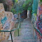 Escaleras hacia Blanes lleno de grafittis