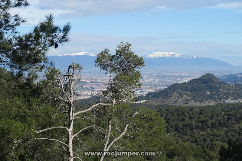 GR 92 Etapa 18: Montcada i Reixac - Turó del Maltall de Magarola (100 Cims) - Baixador de Vallvidrera 16,6 km +644 m -449 m · Collserola, Barcelona