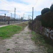 Pista paralelo al vía de tren