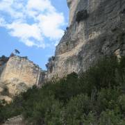 La pared de Vía Ferrata Asalto al Castillo y Vía Ferrata El Castillo