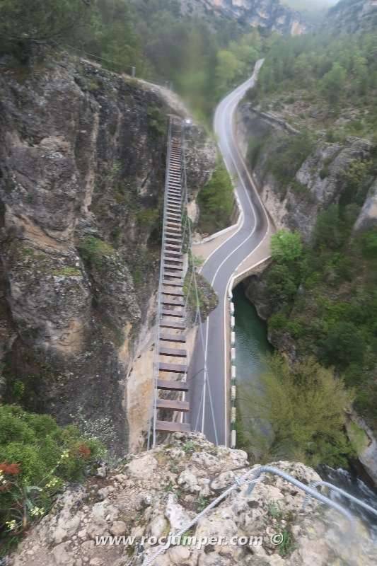 19 Via Ferrata Estrecho Priego Rocjumper