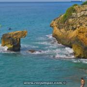 roca en playa de Tamarit