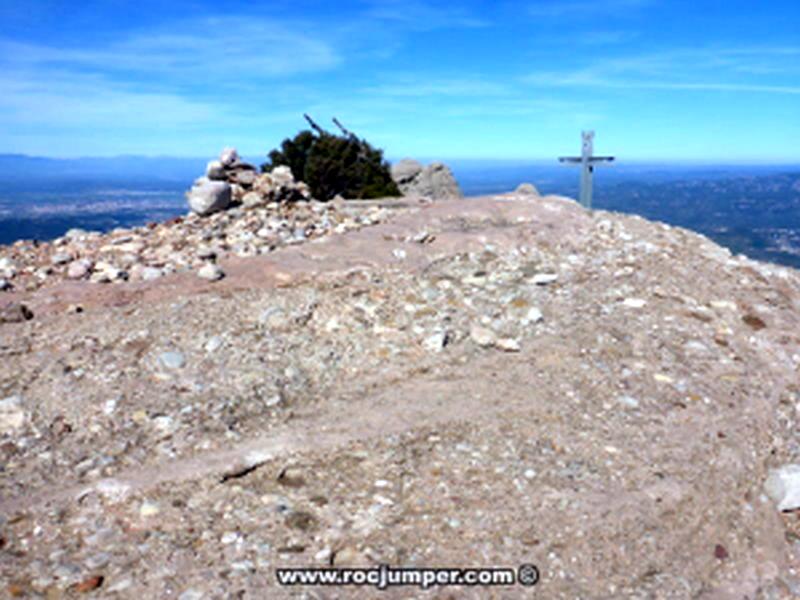Cima y Cruz de Gorra Frígia - Montserrat - RocJumper