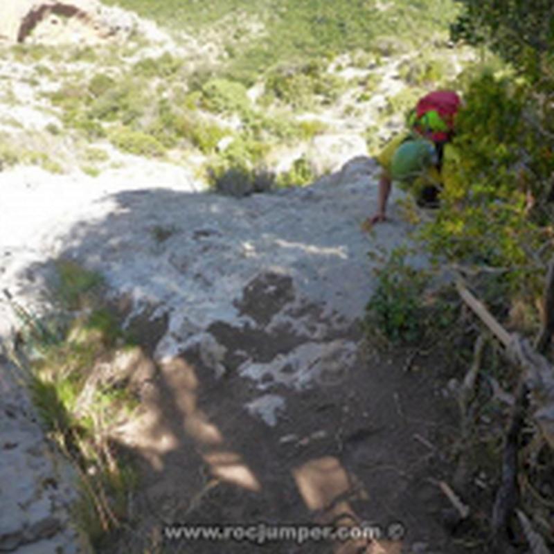 Escalada cuerdas fijas 3 Camino Vertical Feixa dels Esparrecs