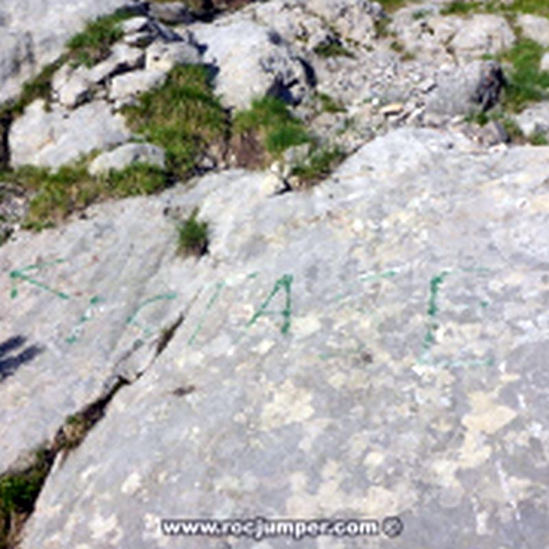 Estasen escrito en una piedra