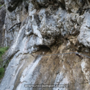 Flanqueo de troncos - Vía Ferrata Hausbachfall Klettersteig - RocJumper