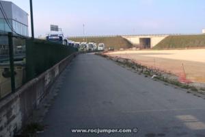 Cruce del Túnel junto a la empresa de transportes