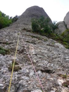 Largo 1 Vía Ulu-Apa - Ullals de la Magdalena Superior - Montserrat - RocJumper