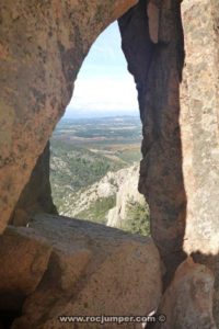 Ventana Largo 2 - Aresta GER Roc Ponent Barranc de Castellfollit (Poblet, Tarragona) RocJumper