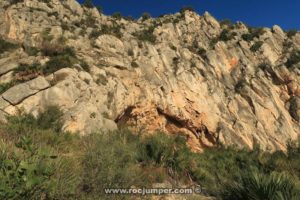 Cova del Bomber - Vía Mutant World - Pic de Martell - Garraf - RocJumper