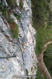 Flanqueo después de Escaleras - Vía Ferrata Tegelbergsteig - RocJumper