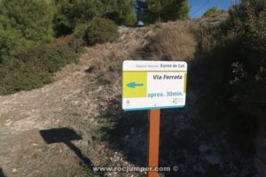 Cartel hacia Vía Ferrata Xorret de Catí