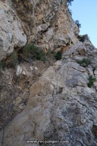 Flanqueo diagonal - Vía Ferrata Norte del Cid - RocJumper