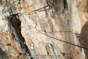 Flanqueo Cueva - Vía Ferrata Aielo de Malferit - RocJumper