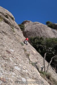 Largo 1 - Vía Jaume Ferrández Rubio - Contrafort Cajoleta - Montserrat - RocJumper