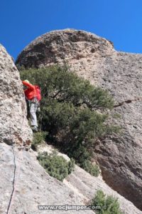 Paso clave V Largo 2 - Vía Jaume Ferrández Rubio - Contrafort Cajoleta - Montserrat - RocJumper