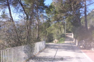 Desvío hacia la estación FGC Castellbell i el Vilar