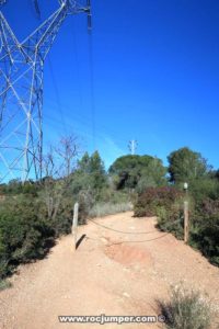 Cadena y Torre eléctrica Escletxes de Papiols - RocJumper