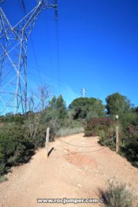 Cadena y Torre eléctrica Escletxes de Papiols - RocJumper