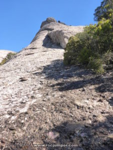 Largo 1 - Vía El Gruñón - Gorro Frígia - Montserrat - RocJumper