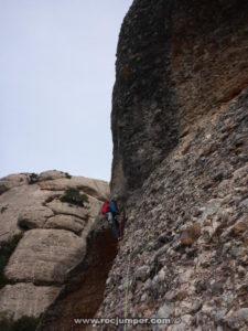 Largo 2 - Vía Acromion - Magdalena Superior - Montserrat - RocJumper