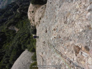 Largo 4 - Vía El Gruñón - Gorro Frígia - Montserrat - RocJumper