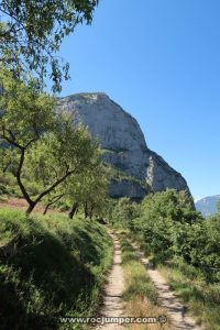 Pista aproximación Vía Ferrata Roca Narieda