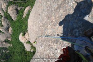 Largo 5 - Vía Integral Pilar Martínez - Gorra Frígia - Montserrat - RocJumper