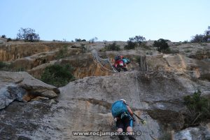 Llegando a la escalera de Caracol - Tramo 2 - Vía Ferrata Roca Narieda - RocJumper