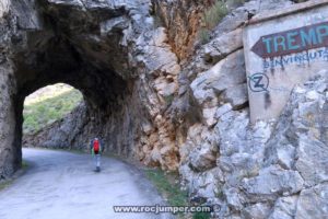 Túnel de aproximación - Aresta Ribes - Vidal - Roca Regina - Terradets - RocJumper