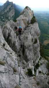 Puente tibetano 25 m - Vía Ferrata La Panoramique - Saint Paul de Fenouillet - Francia - RocJumper