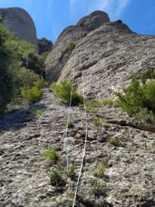 Rápel de 60 m - Vía Pique Longue - La Granota - Montserrat - RocJumper 