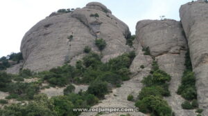 Caminando hacia - Vía tot el que vola, a la cassola - Cajoleta - Montserrat - RocJumper