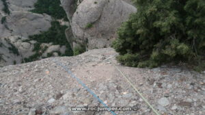 R4 - Vía tot el que vola, a la cassola - Cajoleta - Montserrat - RocJumper