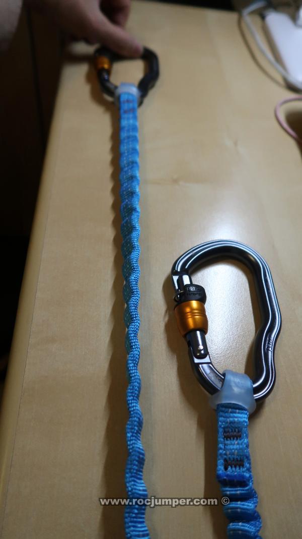 TRAVESSA - SCORPIO EASHOOK es el nuevo disipador para via ferrata de PETZL  adecuado para usuarios de 40 a 120 kg. Está equipado con los mosquetones de  gran abertura EASHOOK que se