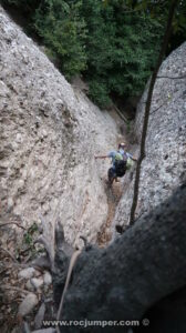 Llegando a la explanda Camino Equipado de Frares Encantats - Montserrat - RocJumper