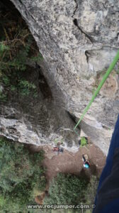 Vía La estrecha - Zona Torre de Aguila - Zona Noreste - Escalada Deportiva Pic de l'Àliga - Sant Andreu de la Barca - RocJumper