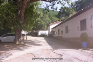 Aproximación - Les Fonts del Llobregat o Salt de la Farga - Castellar de n'Hug - RocJumper