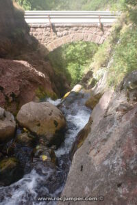 Primer pasamanos - Les Fonts del Llobregat o Salt de la Farga - Castellar de n'Hug - RocJumper