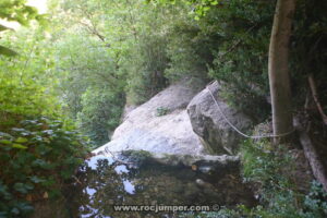 Pasamanos R1 - Torrent del Greixot o Riu de Cerdanyola - Guardiola de Berguedà - RocJumper