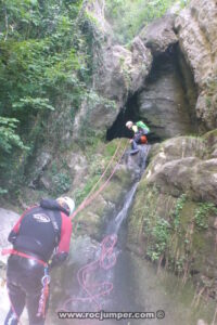 Destrepe cueva - Torrent del Greixot o Riu de Cerdanyola - Guardiola de Berguedà - RocJumper
