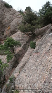 Escalones y canal - Cap del Mort - Montserrat - RocJumper