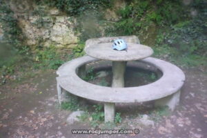 Mesa Pic-nic - Les Nou Fonts - Torrent del Greixot o Riu de Cerdanyola - Guardiola de Berguedà - RocJumper